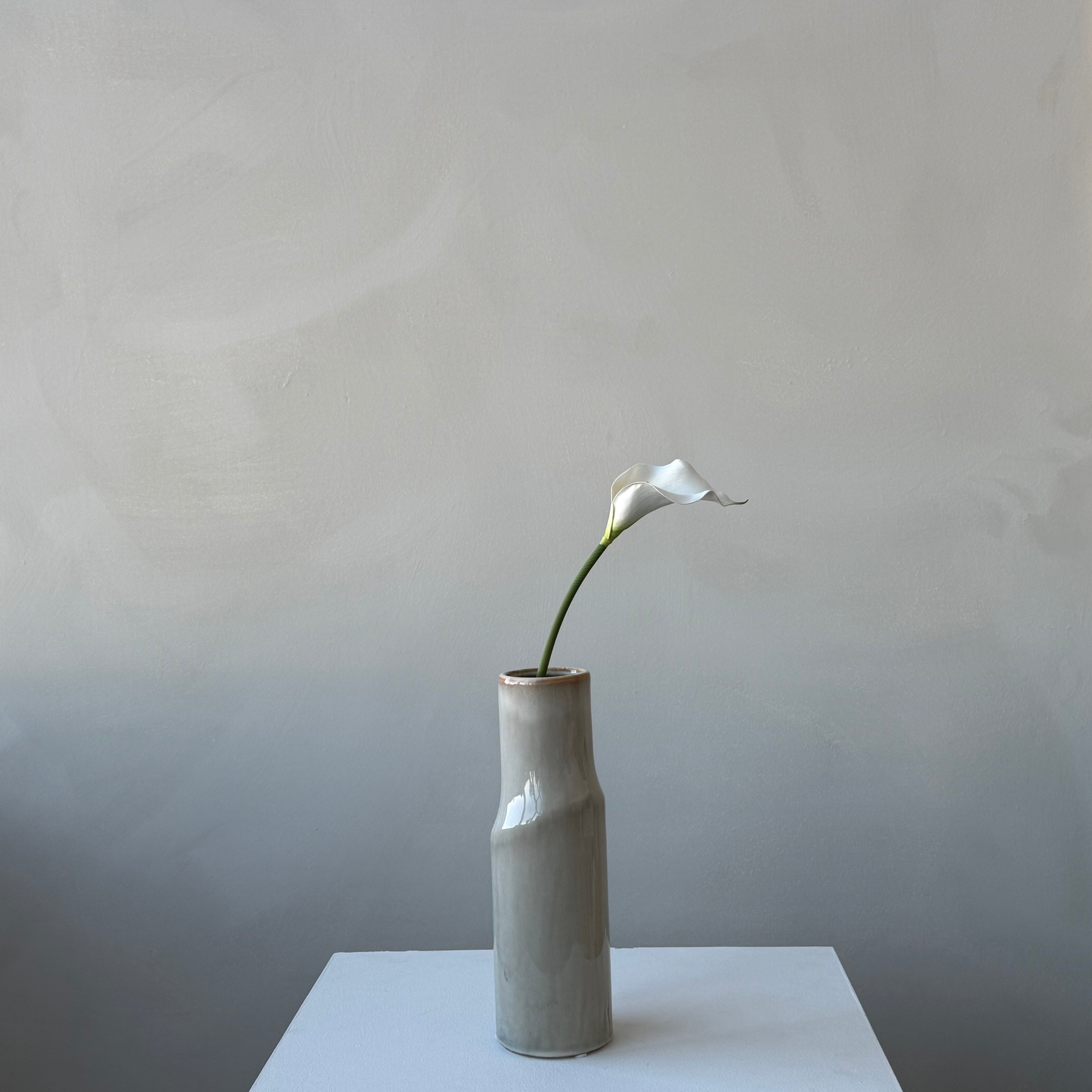 The Calla Lily - White