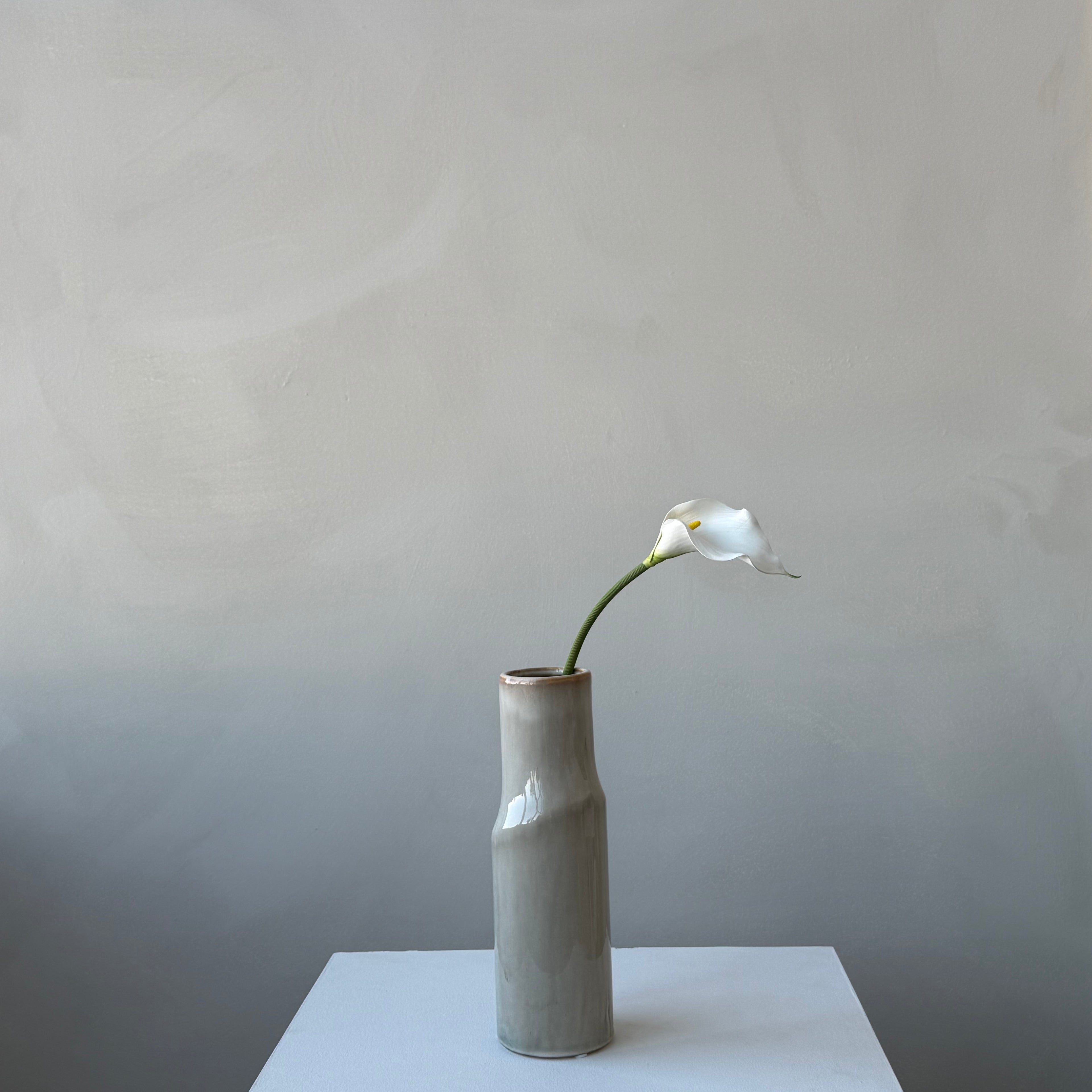 The Calla Lily - White